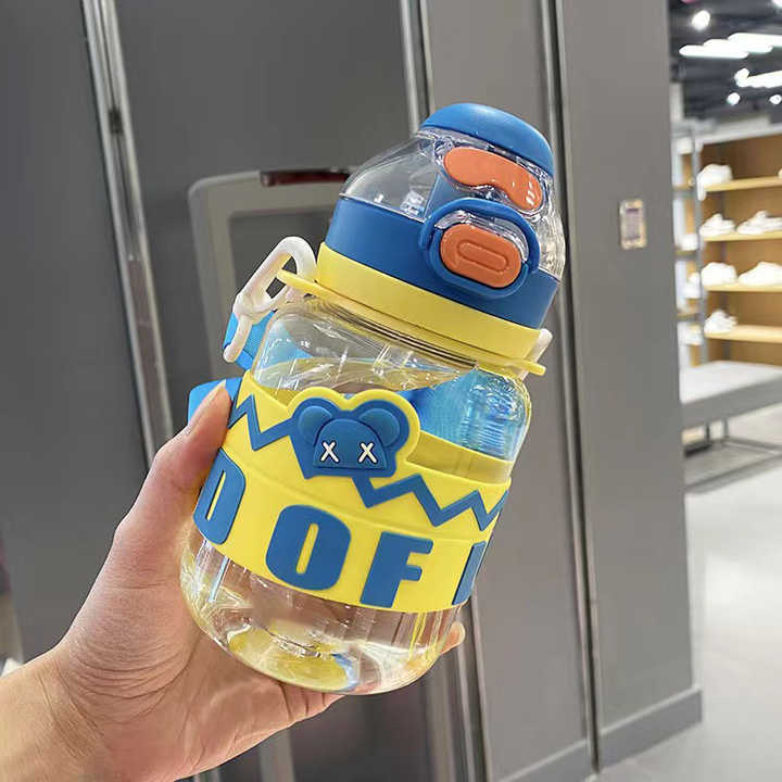 600ml High Appearance Level Plastic Water Bottle with Handle and Straw for Children to School